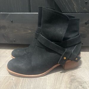 UGG elora Black Suede Ankle Booties 9